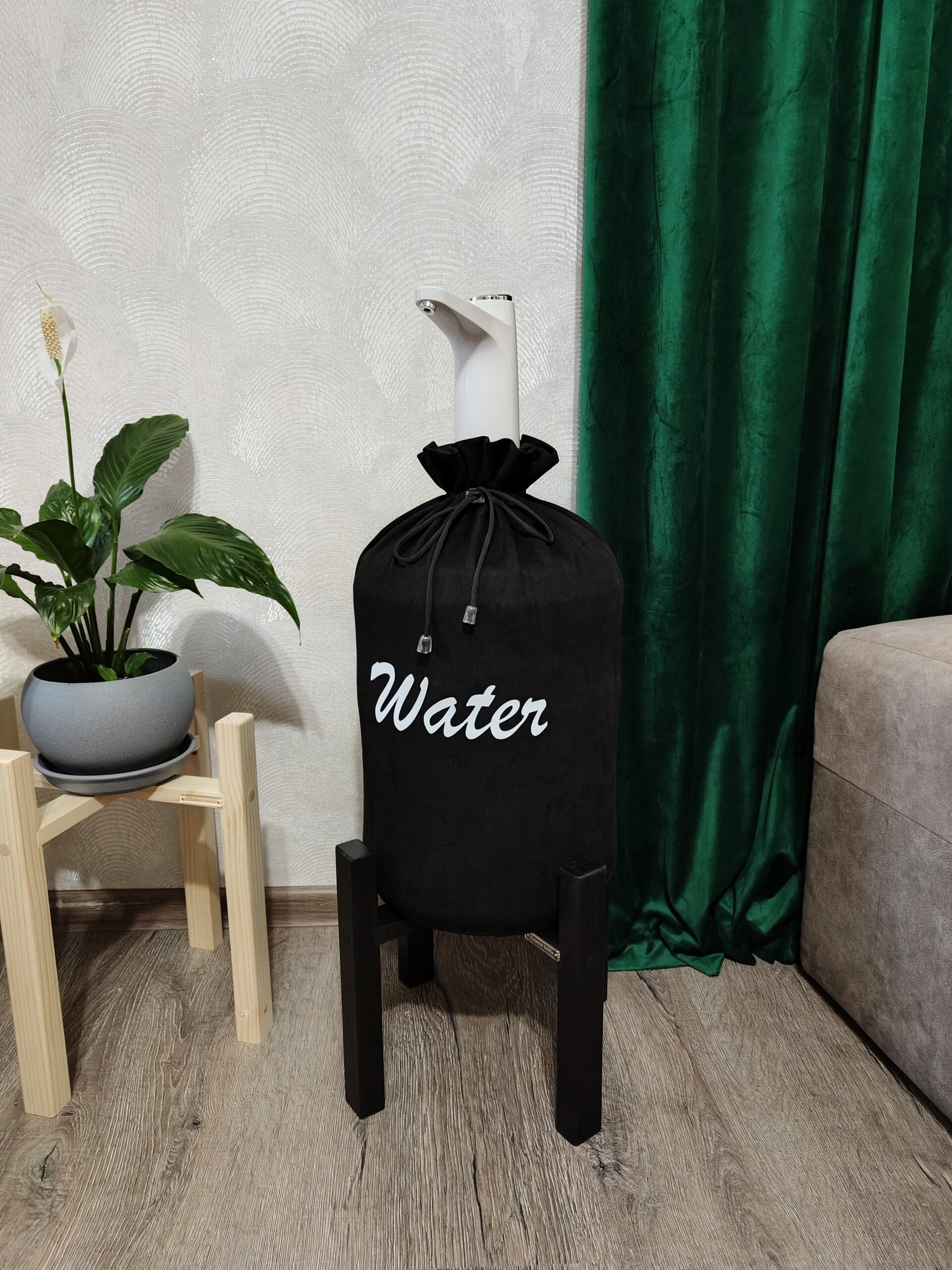 Чохол на бутель 19л water